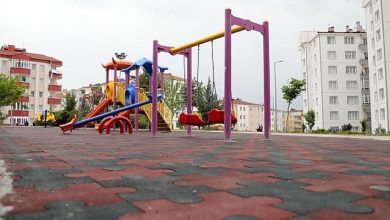 Nevşehir Belediyesi Parklardaki Çocuk Oyun Alanlarının Zeminini Kauçukla Kaplıyor